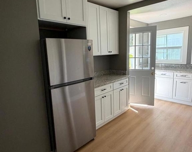 813 Butte St - Photo Thumbnail 4