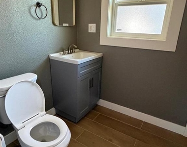 813 Butte St - Photo Thumbnail 9