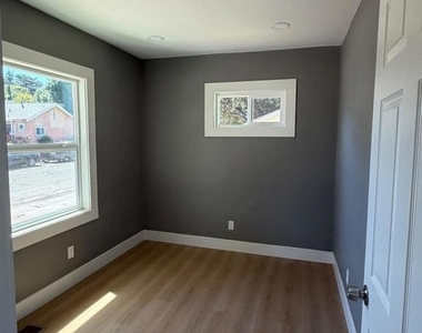 813 Butte St - Photo Thumbnail 12