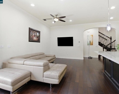 1365 Bayberry View Lane - Photo Thumbnail 9