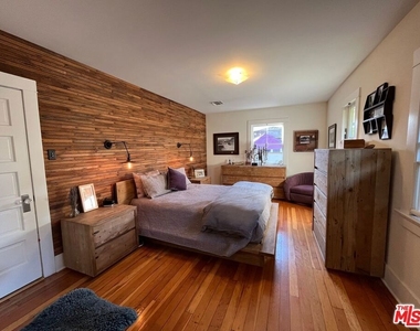 1315 N Mccadden Place - Photo Thumbnail 15