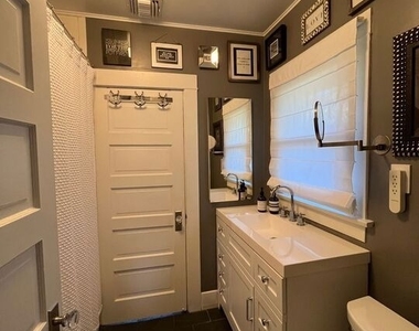 1315 N Mccadden Place - Photo Thumbnail 19