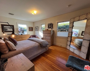 1315 N Mccadden Place - Photo Thumbnail 12