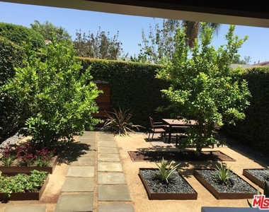 1315 N Mccadden Place - Photo Thumbnail 2