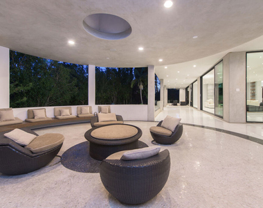 900 N Hillcrest Road - Photo Thumbnail 21