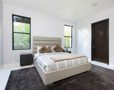900 N Hillcrest Road - Photo Thumbnail 32