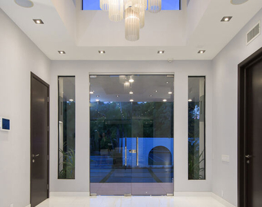 900 N Hillcrest Road - Photo Thumbnail 6