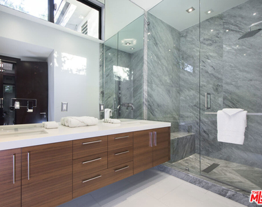 900 N Hillcrest Road - Photo Thumbnail 33