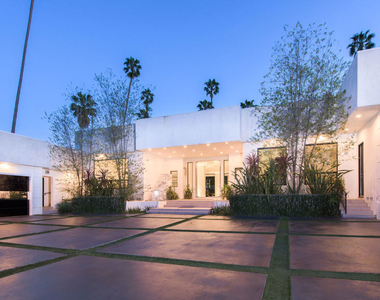 900 N Hillcrest Road - Photo Thumbnail 3