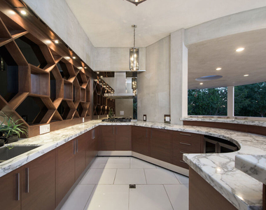 900 N Hillcrest Road - Photo Thumbnail 20
