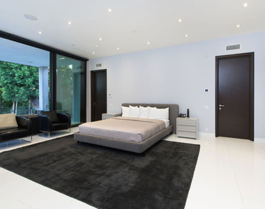 900 N Hillcrest Road - Photo Thumbnail 26