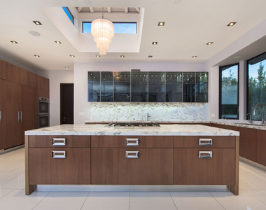 900 N Hillcrest Road - Photo Thumbnail 16