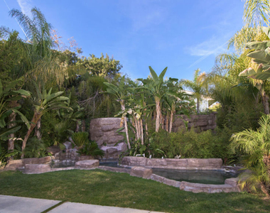 900 N Hillcrest Road - Photo Thumbnail 38