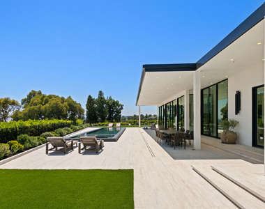 365 Trousdale Place - Photo Thumbnail 56