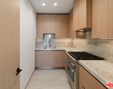 365 Trousdale Place - Photo Thumbnail 45