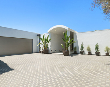 365 Trousdale Place - Photo Thumbnail 6
