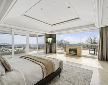 360 Trousdale Place - Photo Thumbnail 14