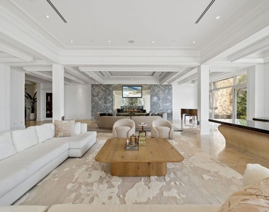 360 Trousdale Place - Photo Thumbnail 2