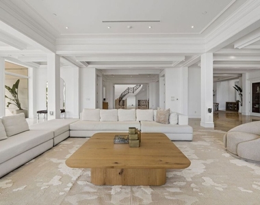 360 Trousdale Place - Photo Thumbnail 3
