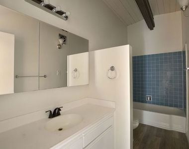 11133 Rose Avenue - Photo Thumbnail 12