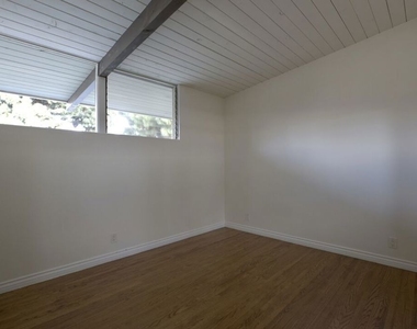 11133 Rose Avenue - Photo Thumbnail 9