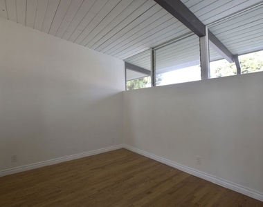 11133 Rose Avenue - Photo Thumbnail 7