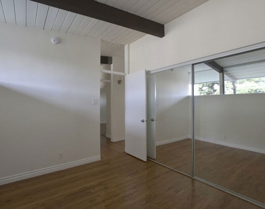 11133 Rose Avenue - Photo Thumbnail 8