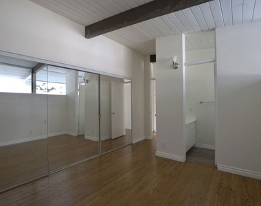 11133 Rose Avenue - Photo Thumbnail 10
