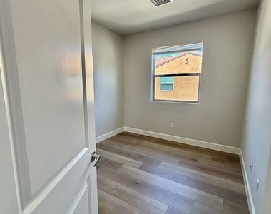 9831 Alburtis Avenue - Photo Thumbnail 32