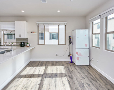 9831 Alburtis Avenue - Photo Thumbnail 15