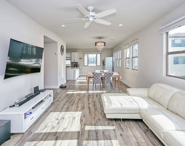 9831 Alburtis Avenue - Photo Thumbnail 12