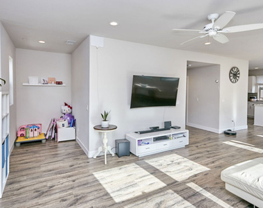 9831 Alburtis Avenue - Photo Thumbnail 10