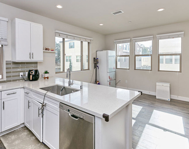 9831 Alburtis Avenue - Photo Thumbnail 21