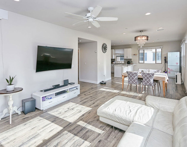 9831 Alburtis Avenue - Photo Thumbnail 11