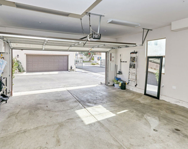 9831 Alburtis Avenue - Photo Thumbnail 4