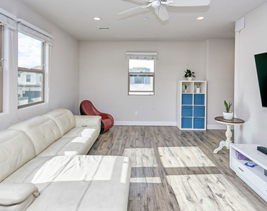 9831 Alburtis Avenue - Photo Thumbnail 8