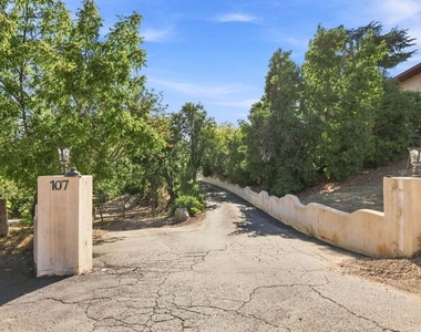 107 Alto Drive - Photo Thumbnail 34