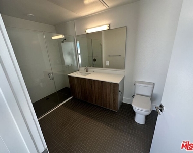 4210 Del Rey Avenue - Photo Thumbnail 17