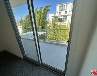 4210 Del Rey Avenue - Photo Thumbnail 13