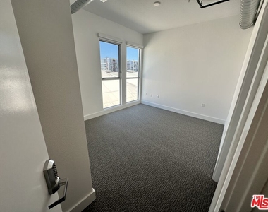 4210 Del Rey Avenue - Photo Thumbnail 16