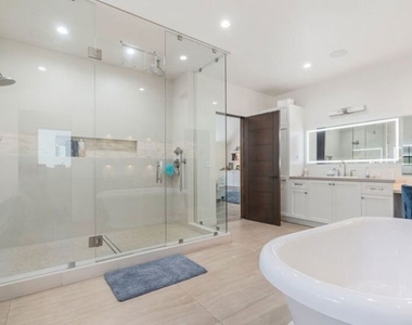 17520 Embassy Drive - Photo Thumbnail 45