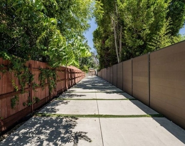17520 Embassy Drive - Photo Thumbnail 37
