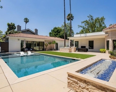17520 Embassy Drive - Photo Thumbnail 4