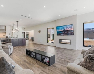 17520 Embassy Drive - Photo Thumbnail 21