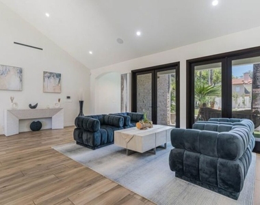 17520 Embassy Drive - Photo Thumbnail 10