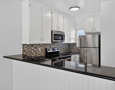 311 Montana Avenue - Photo Thumbnail 10