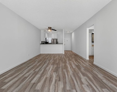 311 Montana Avenue - Photo Thumbnail 14