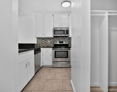 311 Montana Avenue - Photo Thumbnail 5