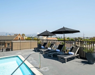 585 N Rossmore Avenue - Photo Thumbnail 9