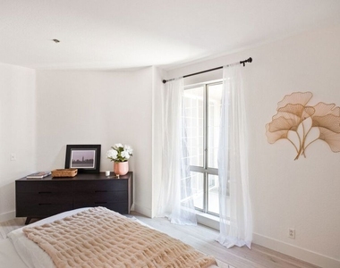 585 N Rossmore Avenue - Photo Thumbnail 5